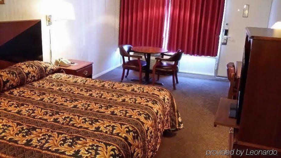 Red Carpet Inn - Луїсвілл Екстер'єр фото