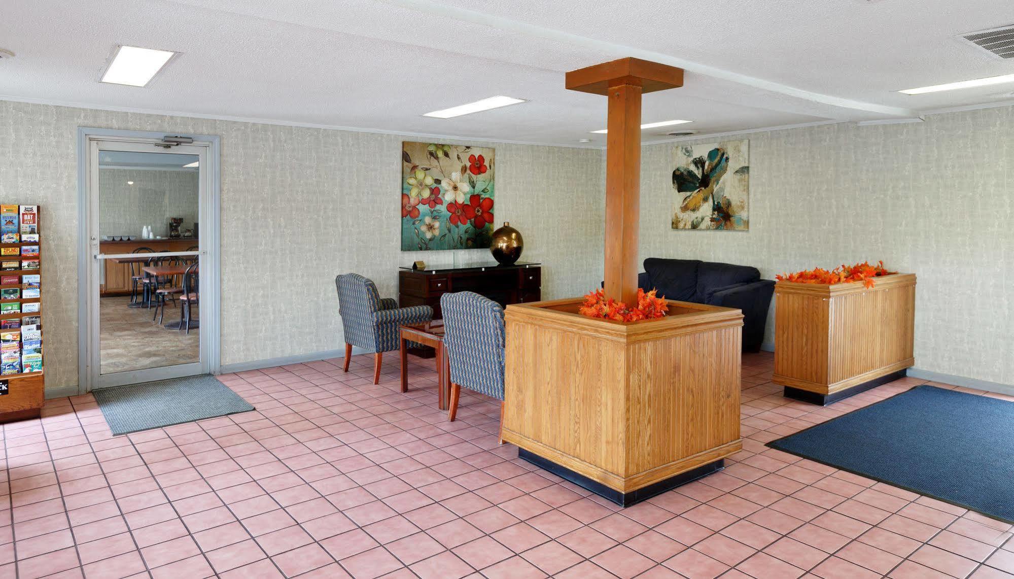 Red Carpet Inn - Луїсвілл Екстер'єр фото