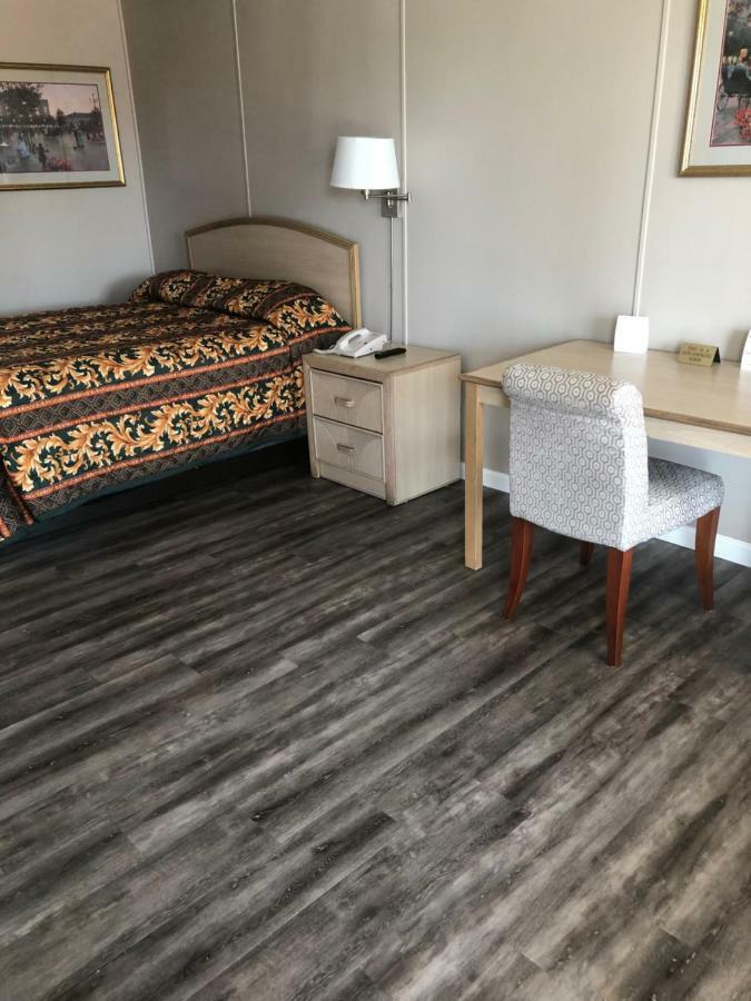 Red Carpet Inn - Луїсвілл Екстер'єр фото